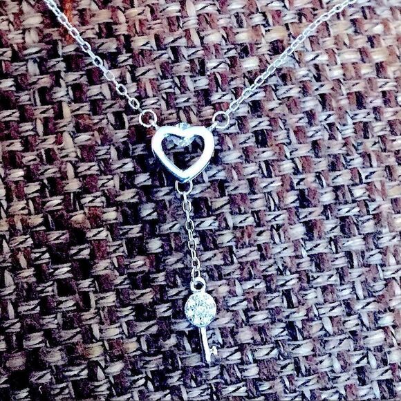 925 SILVER AND DIAMOND HEART AND LOCK NECKLACE - Picture 5 of 6